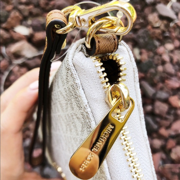 Gaby’sBags💕👜Michael Kors Wallet - Picture 4 of 7